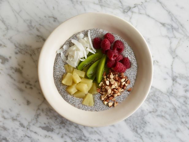 FoodNetwork's tweet photo. If you're into breakfast bowls, try one of these healthy options: http://t.co/o33yYVfU3J. #GroceryGames http://t.co/jd7C4nFX1l