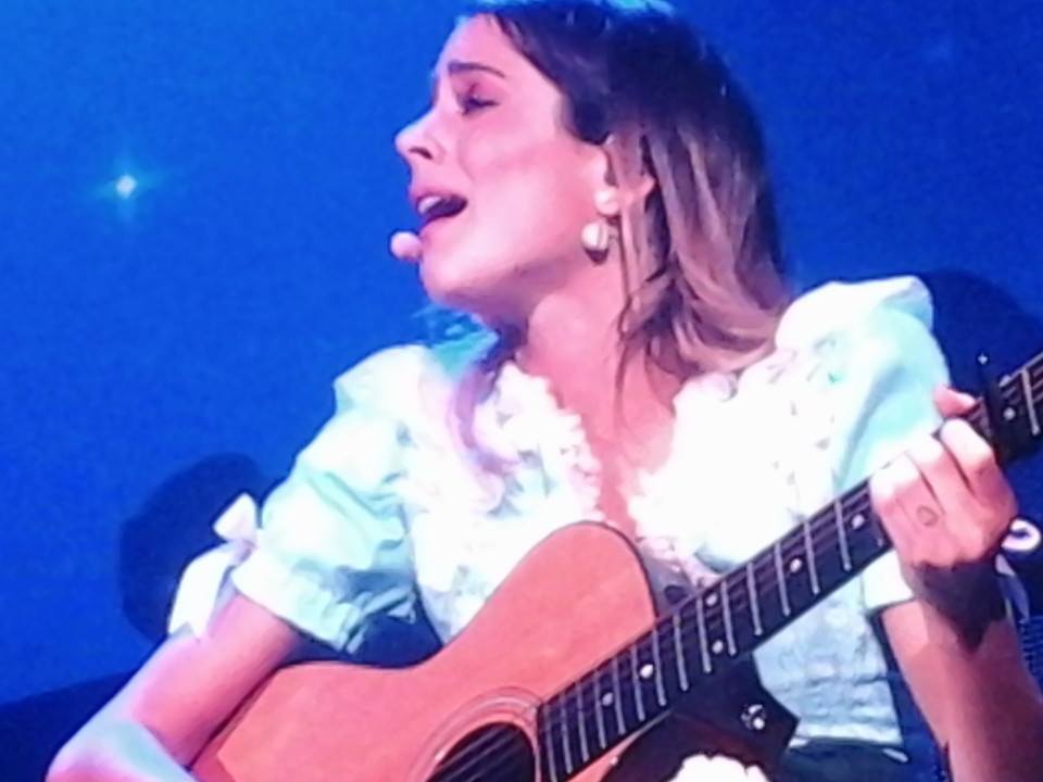 tinitienestyle's tweet photo. @TiniStoessel QUE HERMOSO ES MIRARTE SONREÍR.
GRACIAS POR EL GRAN SHOW DE HOY 
Y TUS HERMOSAS PALABAS 👌💫 http://t.co/YjRgsCI9ua