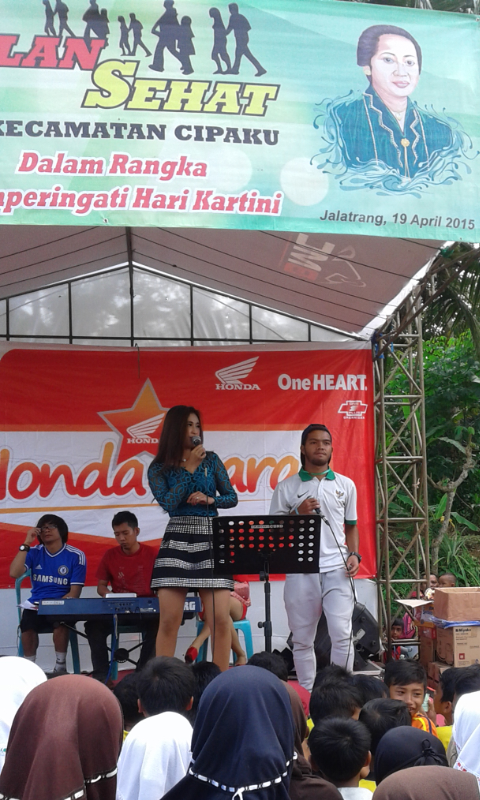 Boedzalt's tweet photo. Rupanya pemain ini seneng duet juga cc  @BALADGALUH @PSGC_Ciamis http://t.co/Uf4VgNdP8h