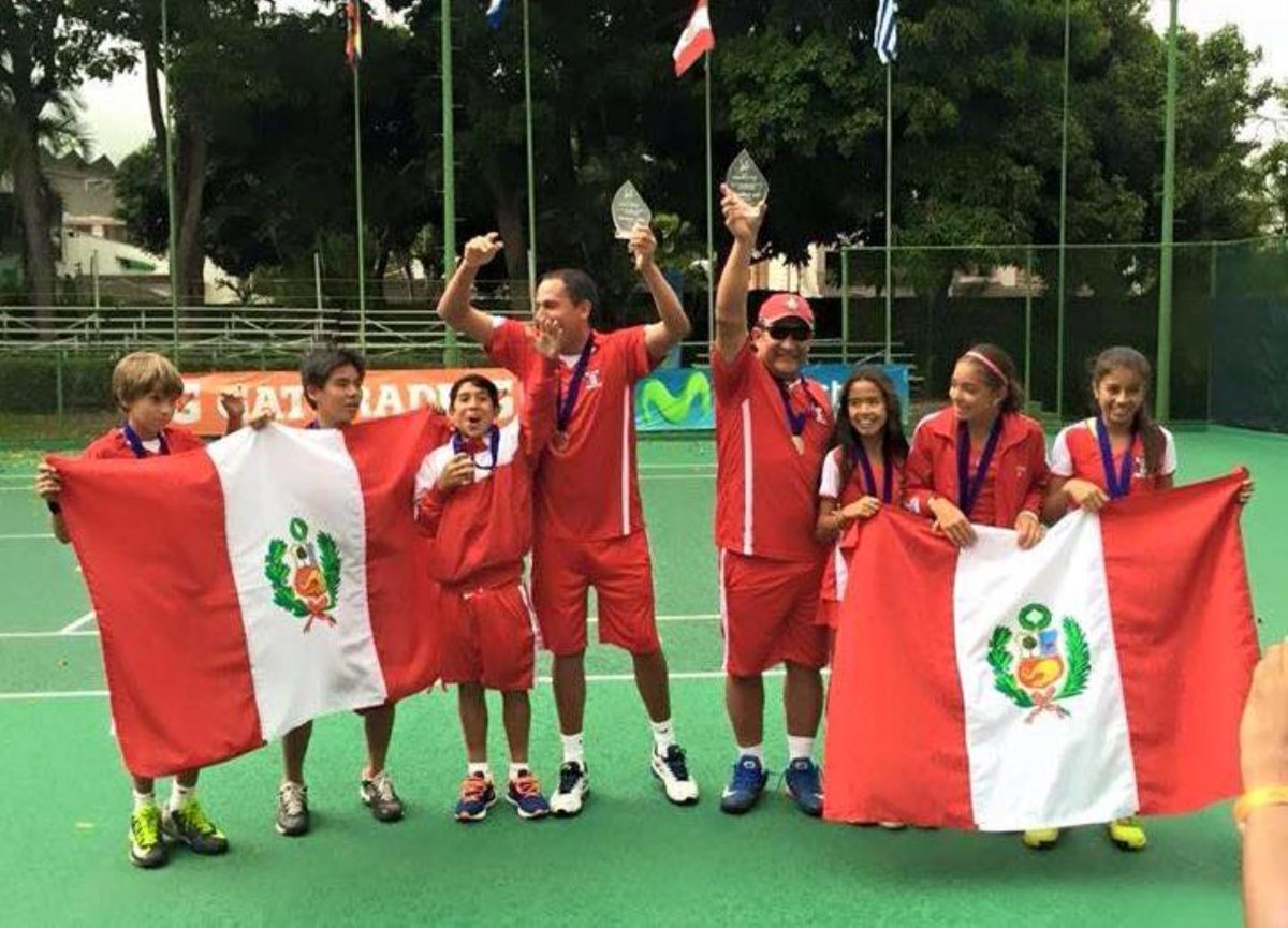 Agencia_Andina's tweet photo. Jóvenes tenistas peruanos triunfaron en sudamericano de #Venezuela http://t.co/Zu9GRHRNlm http://t.co/mQt3uKVbTo