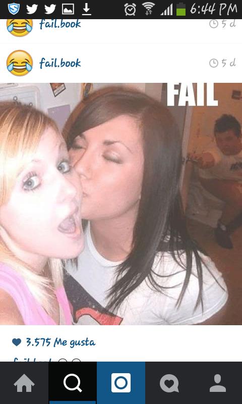 ElliottOfarrell's tweet photo. Jajja así son todas fanáticas de la caca http://t.co/aSpWP1gY3H