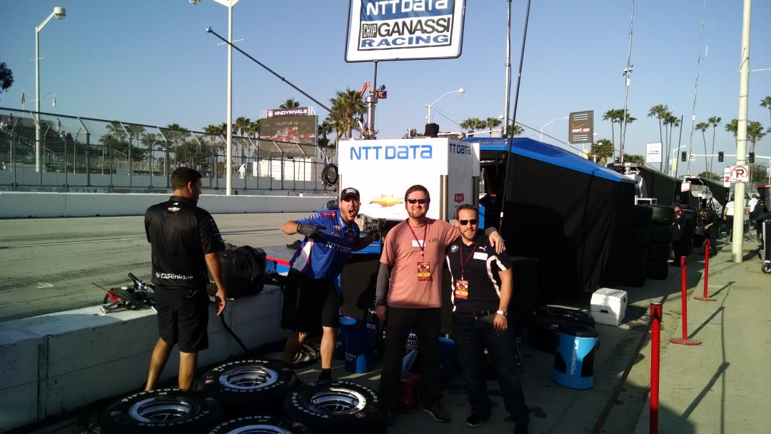 wulf_chris's tweet photo. NTT pit crew photo bomb #TGPLB  @NTTDATAAmericas  @DimensionDataAM http://t.co/cjupqDZxIg