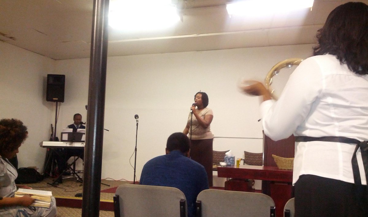 UWalkInTheLight's tweet photo. Praise &amp; Worship from service today.  #WomensDay #WalkInTheLight http://t.co/v7EMYBHChh