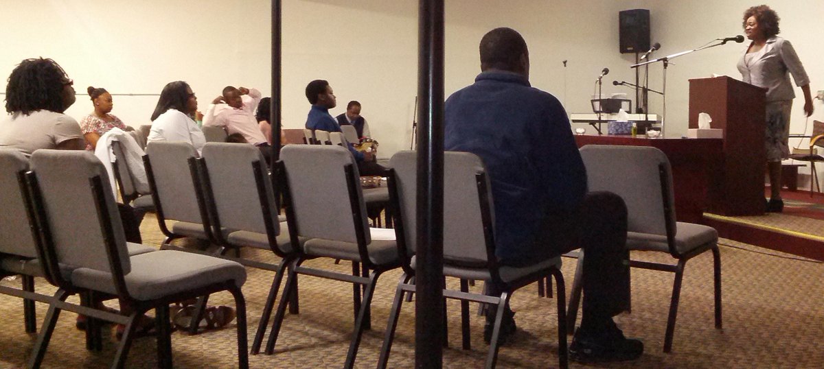 UWalkInTheLight's tweet photo. Evangelist Sharon Anderson preaching about "Remembering The Creator"! #WomensDay #WalkInTheLight http://t.co/4SkzlHzV6Y