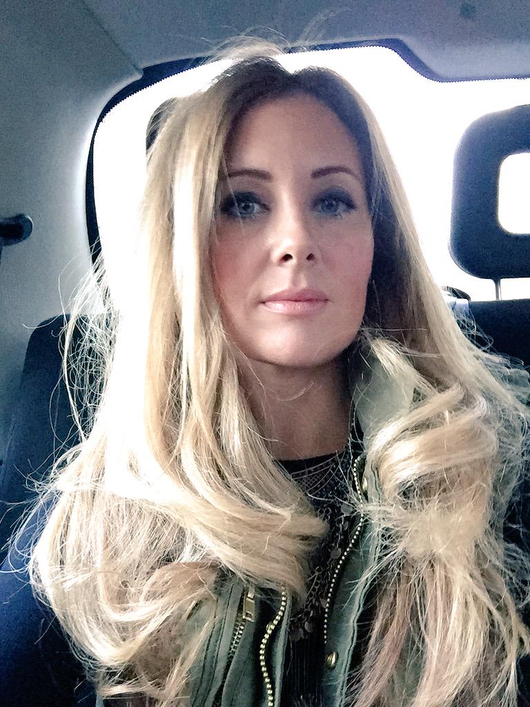 FionaMacGregor's tweet photo. Thanks @duckanddry for an amazing #blowdry! After a day walking round a rather breezy LDN, its still going strong!💆💨👌 http://t.co/vuTmIxu0S7