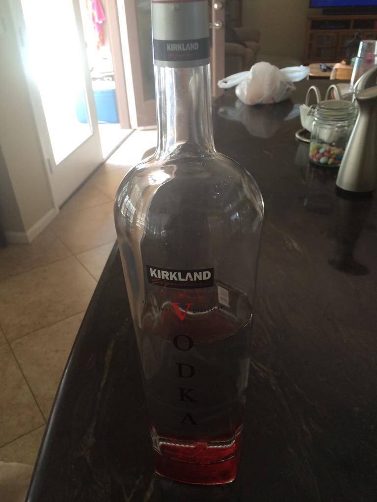 JohnAnderson29's tweet image. Hey @AndersonParker5 @ParkerHageman @ajlapanta @thehansonreport our 3rd bottle since Friday #azproblems