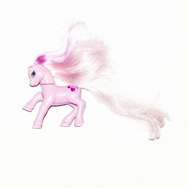 PinkieFanClub's tweet photo. Old figure my little ponny (1999)
#mylevelisgeek #geek #otaku #nerd #ponny #little #horse #mylittleponny #pink #pin… http://t.co/VV2TYkc2ys