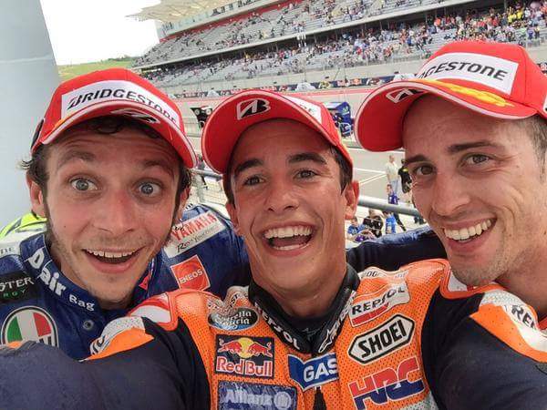 MotofamilyGP's tweet photo. Otro selfie para el recuerdo @marcmarquez93 @AndreaDovizioso y @ValeYellow46 #Austin015 http://t.co/hbcNLJ6zuD