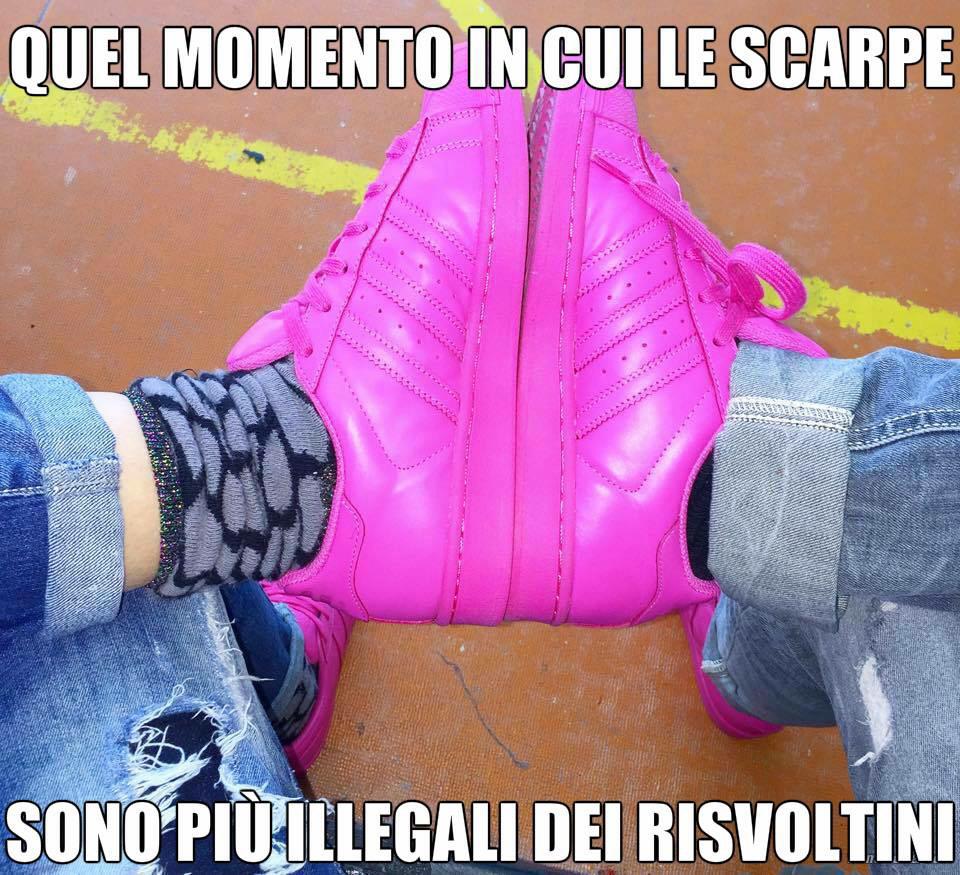 SilviaaAlbanese's tweet photo. Che brutteeeeeeeeeeeee #superstar #adidas #beamerda 👎🏼🙈 http://t.co/wl6NfcfL2f