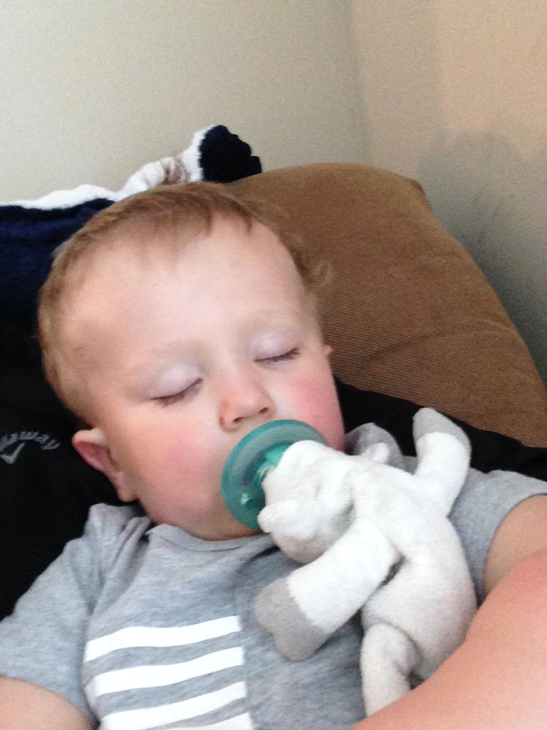 Unable to keep the eyes open when Jim Nantz voice is purring through the TV. #TheMasters