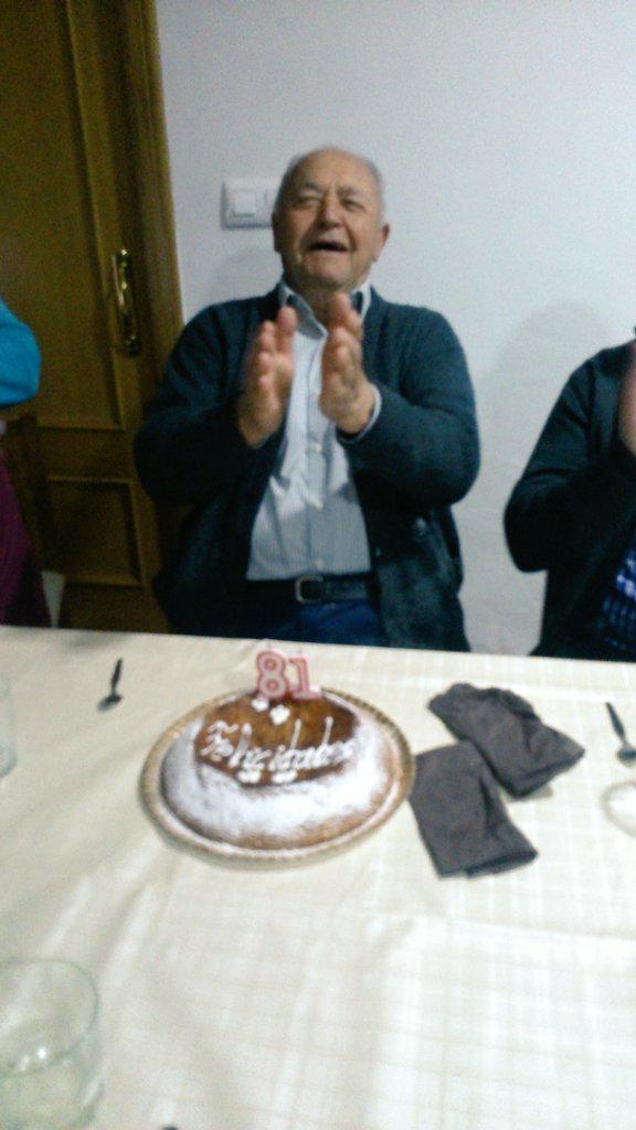 eva_hes's tweet photo. Hui estem de celebració, feliços 81! http://t.co/9mhMI7kZRh