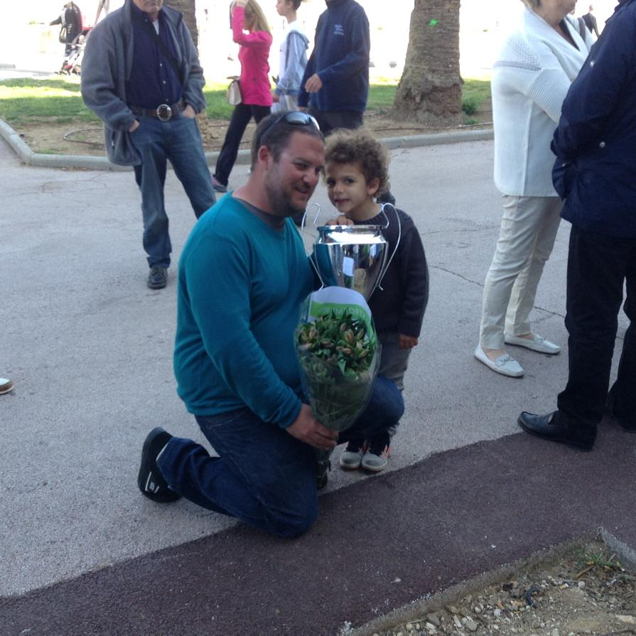 tpmcoych's tweet photo. Papa gagne et Swann en profite! http://t.co/IUOfVdqgYO