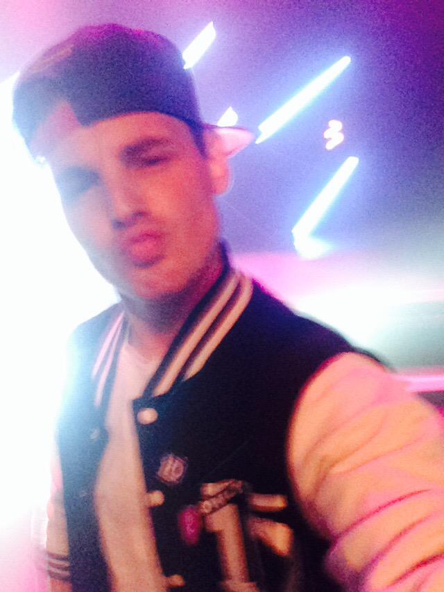 Lucylux33's tweet photo. @Ross_Base thanks for the selfies, disappointed there was no number 😘 http://t.co/SLcyUnNgQL