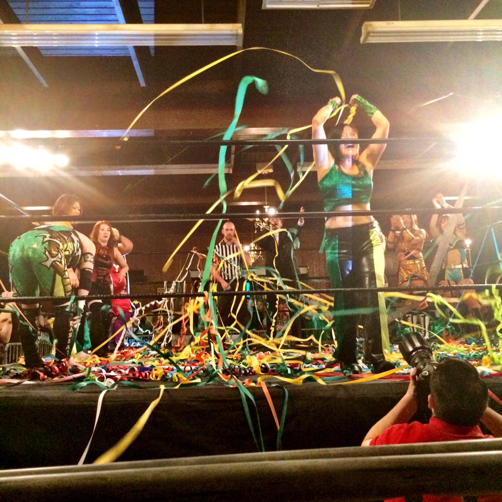 Reiderreiter77's tweet photo. This is really happening right now. #AAWSHIM #TomokaFinal http://t.co/Jl6eKdxu5o