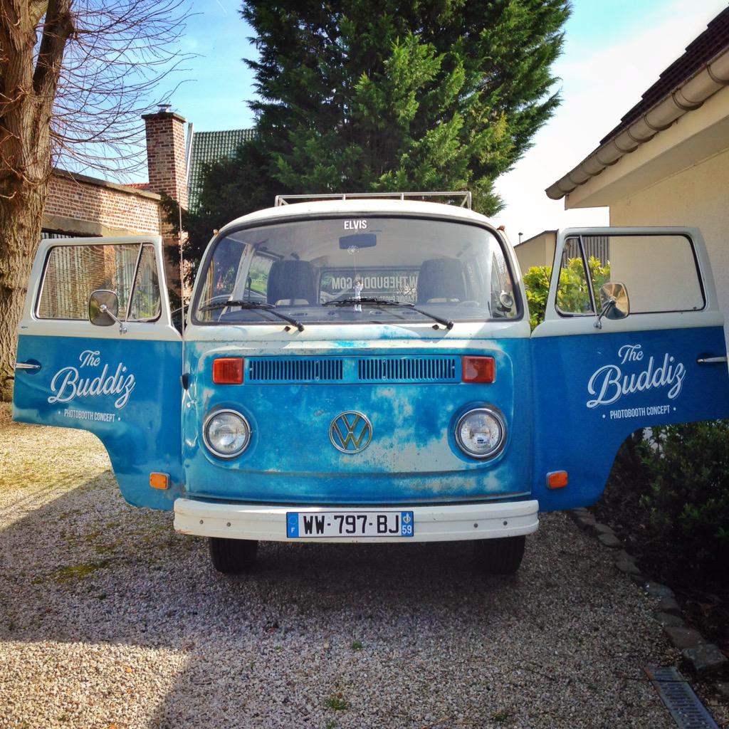 TheBuddiz's tweet photo. Etape 1 : sticker le van http://t.co/uKxJMPmjWk