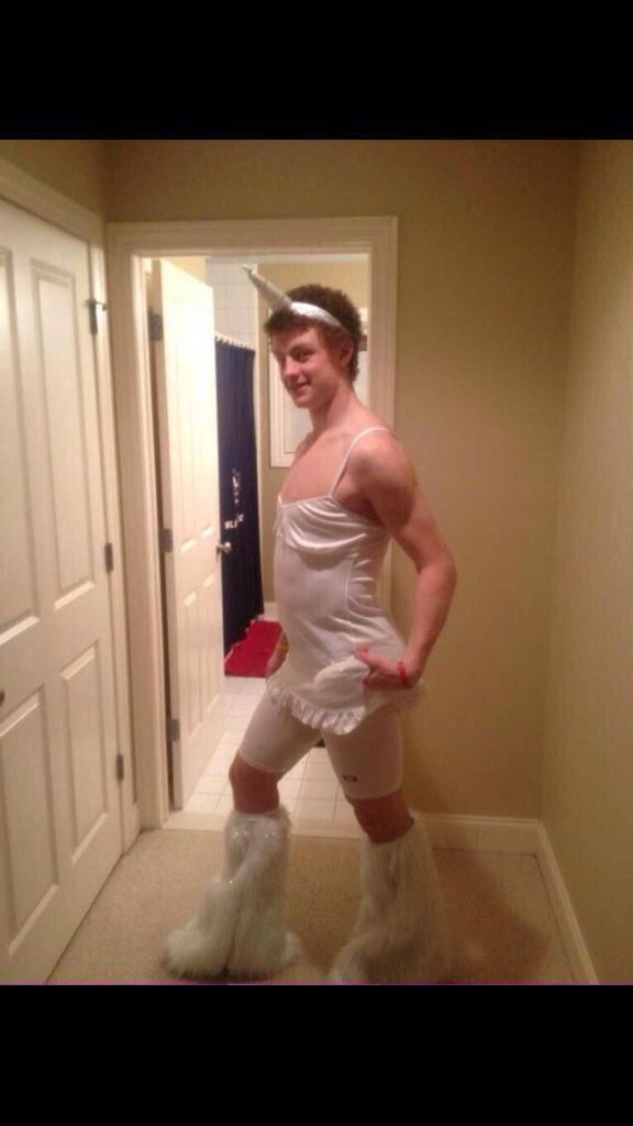 97McJesus's tweet photo. So first Eichel cries after losing a hockey game and now he's dressing like this. Holy shit this guys a loser lol wtf http://t.co/bRIxY18sFX