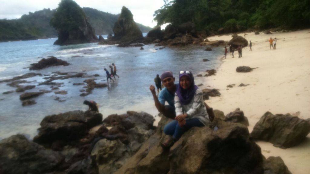 rannyanggi's tweet photo. Thanks liburannya @AvevJunior. Liburan before sidang skripsi #Wediputihbeach #Malang #ExploreMalang #Jawatimur http://t.co/hbrYs9kIdu
