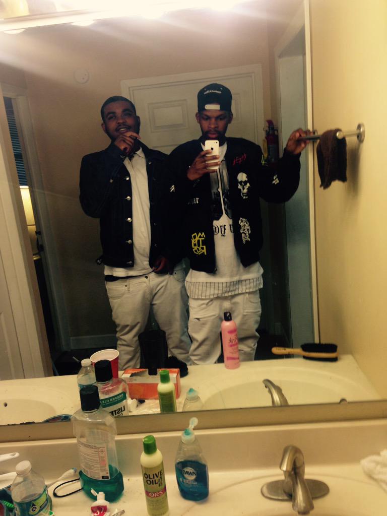 waterhead_reek's tweet photo. THAT PARTY LAST NIGHT WAS AWFUL CRAZY I WISH WE TAPED IT😎#PROJECTCOPPER http://t.co/tQl3I2OPZV