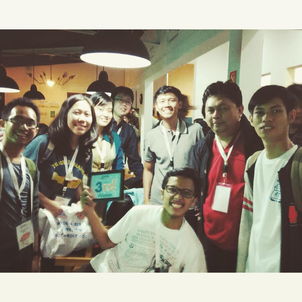 ipangdz's tweet photo. #hellyeah Juara #3 congrat team #temanjalan #startupweekend #swbdg http://t.co/yNAwkmrUuk
