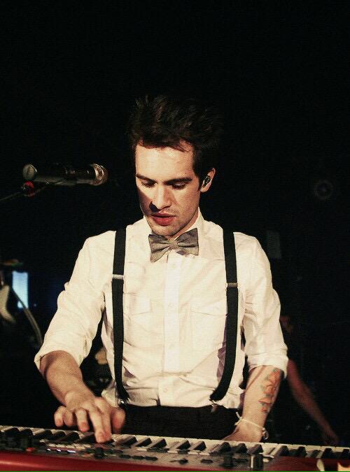 Happy birthday to the amazing Brendon Urie!! 