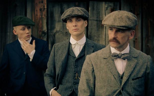 PeakyBlindersEs's tweet photo. Los que mandan llevan gorra #PeakyBlinders http://t.co/FKlJkPokmX