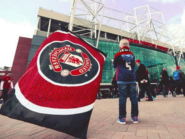 BRINGING ALL #MUFC FANS TOGETHER, RT THIS AND FOLLOW WHO RT'S TO GAIN MORE #UNITED FANS! #MUFC_FAMILY #ManUtd