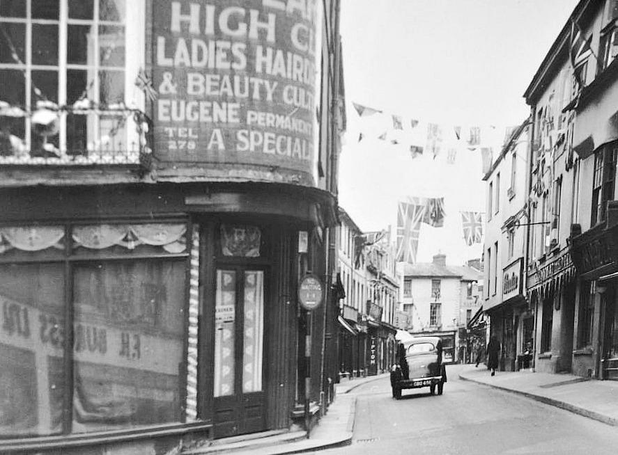 Street Scene #1950s #Abergavenny facebook.com/40170413326483…