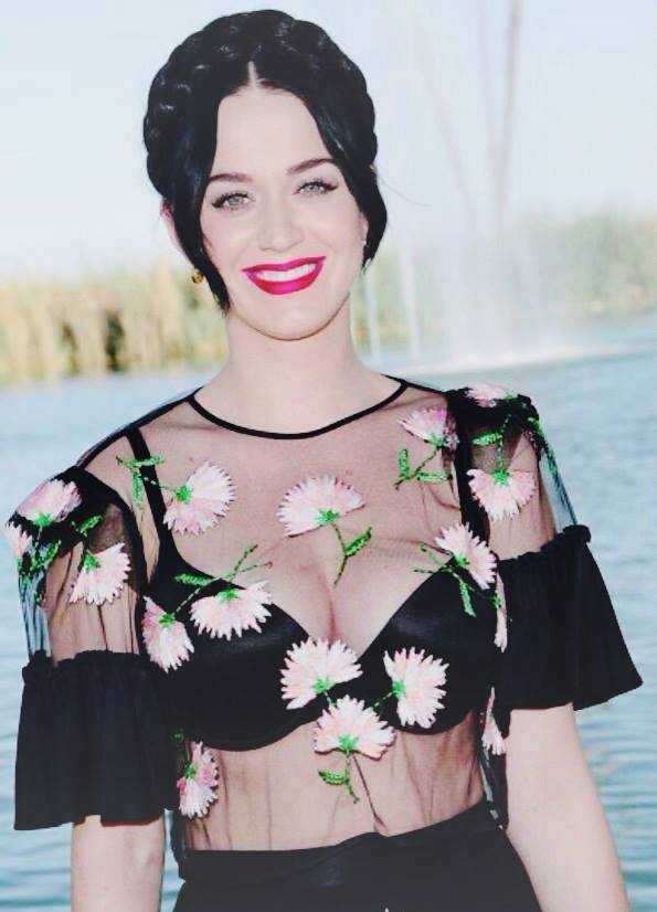 NailuCujo's tweet photo. Como no amarla! #LoveInfinit #katyperry http://t.co/4hA2VYKczc
