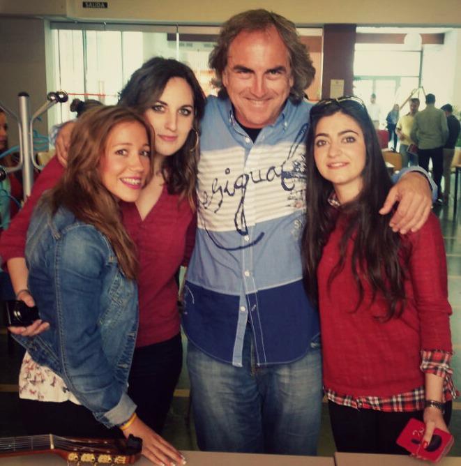 Carnavalea_es's tweet photo. El domingo Málaga! "@ConsuuGomez2: Mucho arteee! @elseludecadi 
Con mis supervivientes @AMR172 y @RemeMartin1 jaj :) http://t.co/kn877POcEj"
