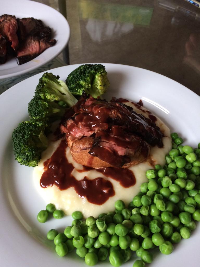 gemmaorme's tweet photo. Tried one of @HotelChocolat spiced beef, White choc mash n cocoa red wine gravy recipes #yummy #verysweet #chocolate http://t.co/1AKLB5DOiS