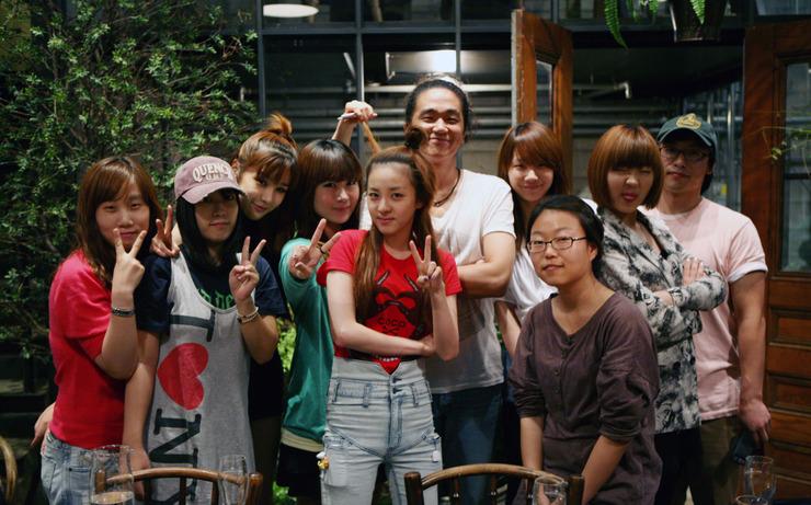 HNJdailydose's tweet photo. #ssangpark #2NE1 #debutdays
Sisters from different mothers, they'll be together for a lifetime..tnx for posting gie!! http://t.co/8WwGhM2xHl
