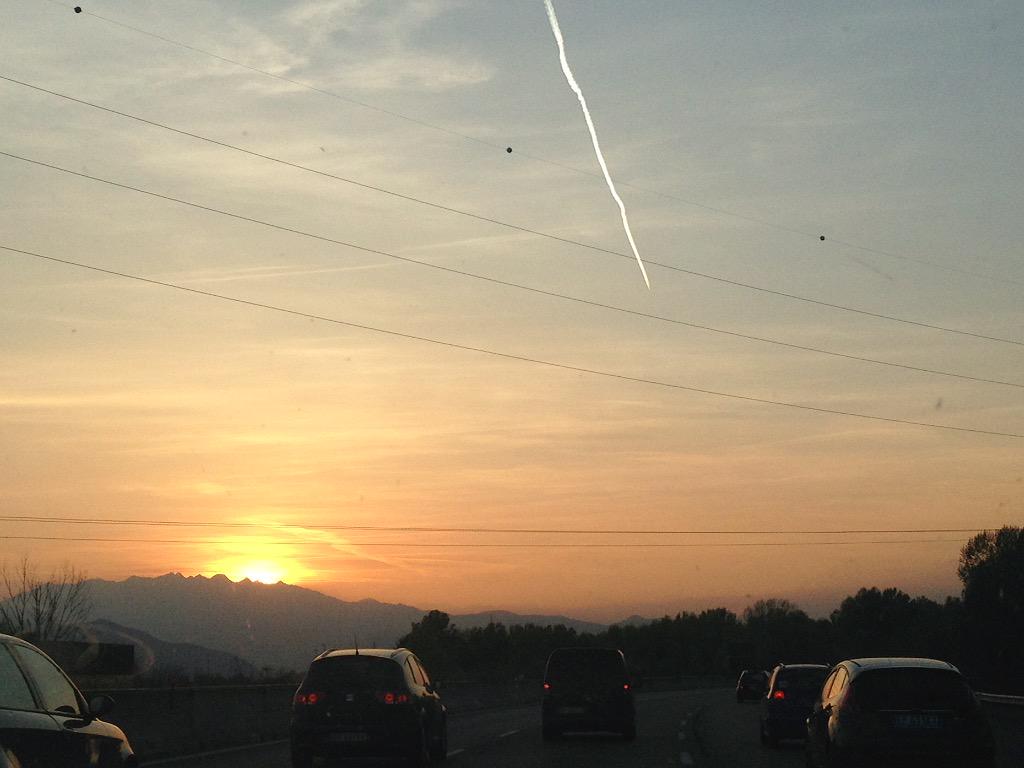 PhSteFania_'s tweet photo. Rientri romantici ne abbiamo?
#backtoTO http://t.co/mbVqxlpKlO
