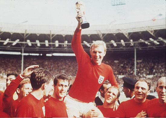 Happy birthday to the former England World Cup winning captain Bobby Moore who would have been 74 today. 