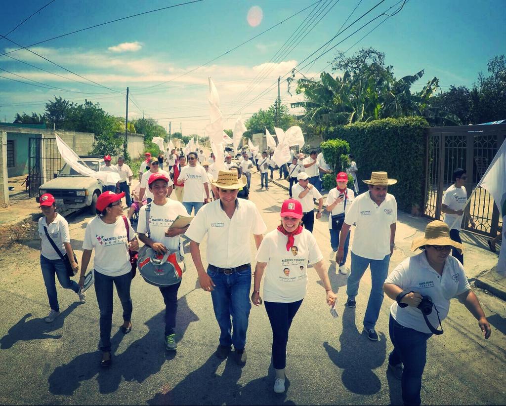 DanielGranjaMX's tweet photo. Estamos caminando por Fracc Fidel Velázquez y las colonias Melchor Ocampo y Salvador Alvarado Oriente #TomandoNota1D http://t.co/wE4RoKT7Lp