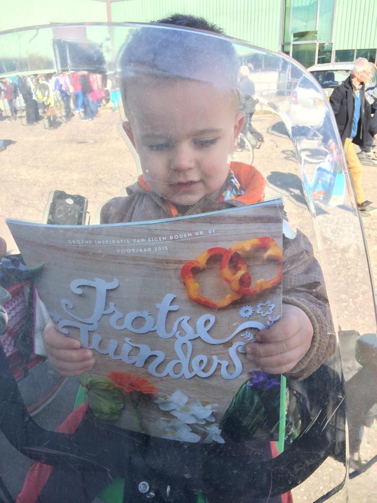 Mirakuleus's tweet photo. Onwijs leuk en passend bij #komindekas: @TrotseTuinders magazine. Mooi, laat echte vakmanschap van tuinders zien! 👌 http://t.co/xtAgIc1yW5