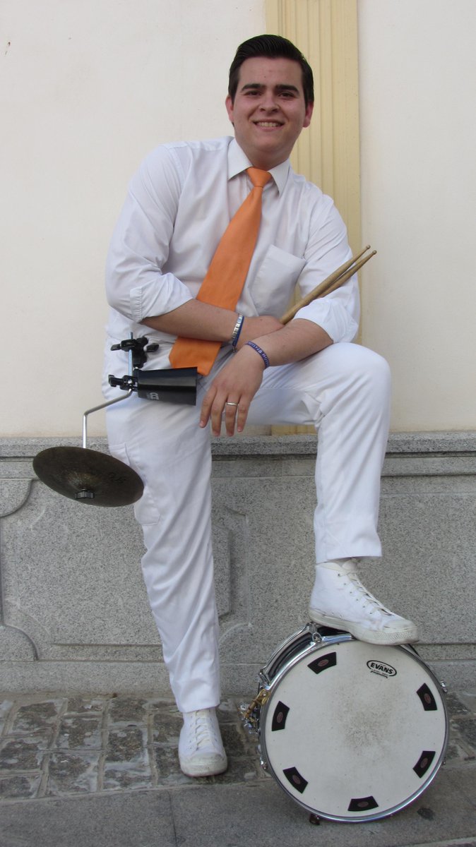 TocapenotasBand's tweet photo. Hoy se estrenó nuestro nuevo percusionista, ¡¡bienvenido a esta familia @GsusSalas!! http://t.co/OcfajdAQCq http://t.co/0XVfVlBw23