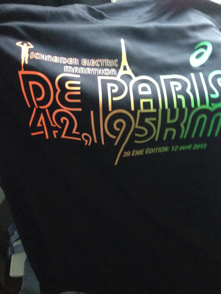 LunikMimi's tweet photo. Ok j'étais au bout de ma Life au 36eme km mais je suis très fière de nous 💪💪💪💪 #ParisMarathon http://t.co/PyHEgDNA3C