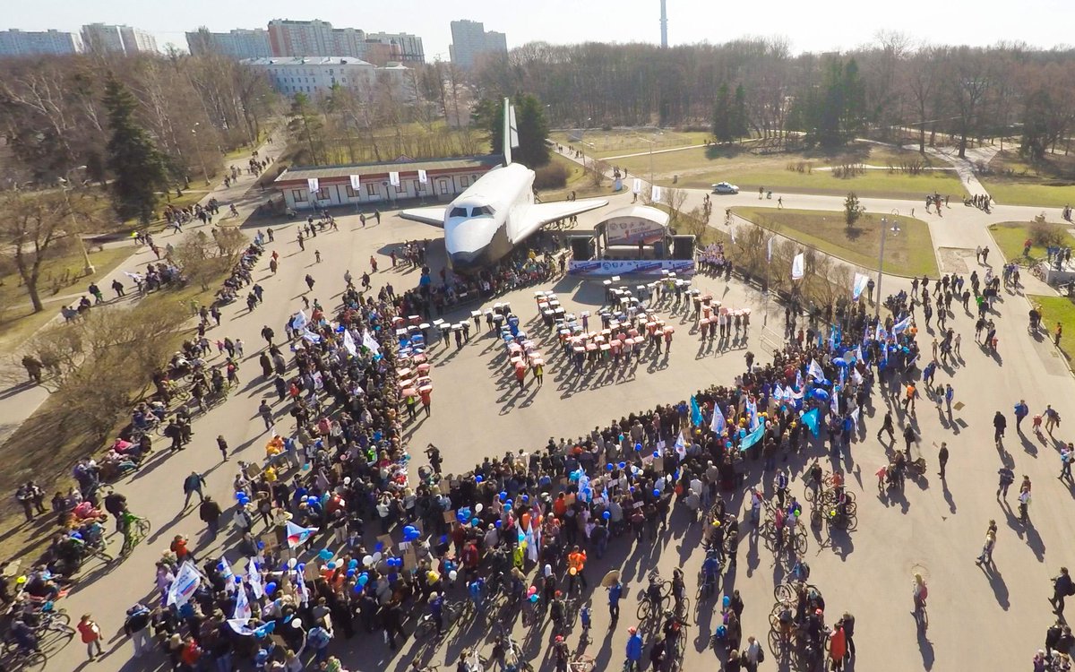 limivanovo's tweet photo. Сегодня снимали главную площадку празднования Дня космонавтики в стране! #ВДНХ #Москва #МыПервые #12апреля http://t.co/H8gBYXdJTm