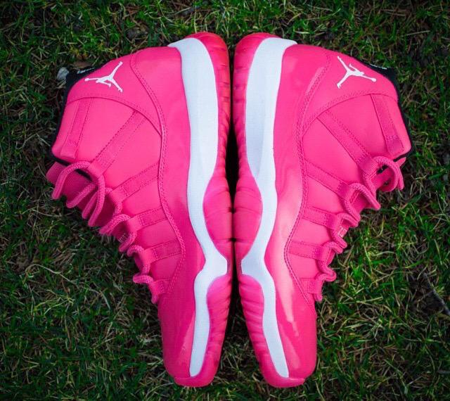 SneakerTicker's tweet photo. Pink Custom 11's ?? https://t.co/tSz8VtZp90