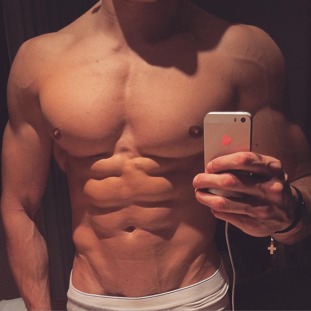 SamOatess's tweet image. It&apos;s the small things we do day in day out. Ima get to where I wanna be 💪 #currentprogress #training