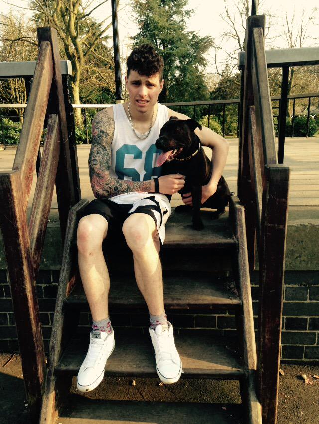myattibbs446's tweet photo. My little man loving the sun on his walk @Shanny_xxxx http://t.co/k5PfU5Qtoc