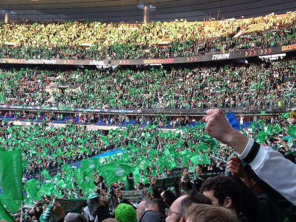 StadeFrance's tweet photo. Nous terminons ce #TopPhotos avec @CecileCoulomb et sa photo des supporters stéphanois lors de la #CDL2013 http://t.co/uZN0kFa4fp