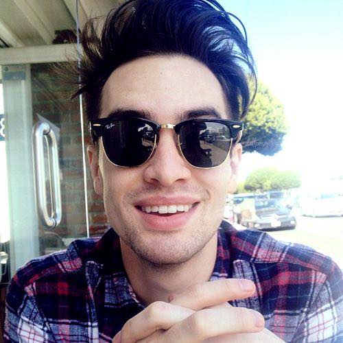 \" Happy birthday Brendon Urie :) 

Look at this fucking hot piece of babe.