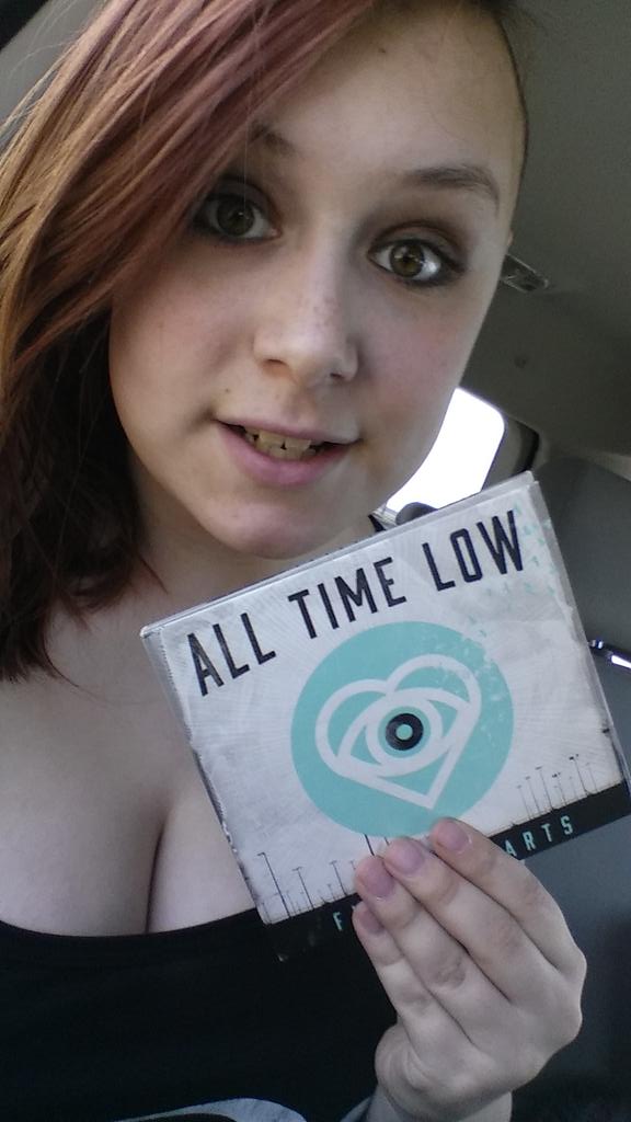 Menace0315's tweet photo. @AllTimeLow @JackAllTimeLow @riandawson @zackalltimelow @AlexAllTimeLow AHH!! FINALLY :') http://t.co/vbMh2KHRld