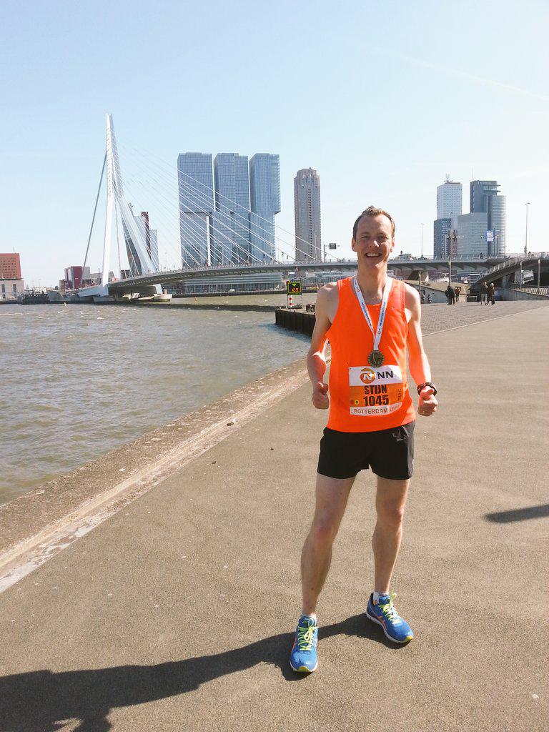 StijnBoode's tweet photo. Trots met PR van 2.58 bij #rotterdammarathon Dank voor HellasHDRT support! http://t.co/wg6MBkRMVZ