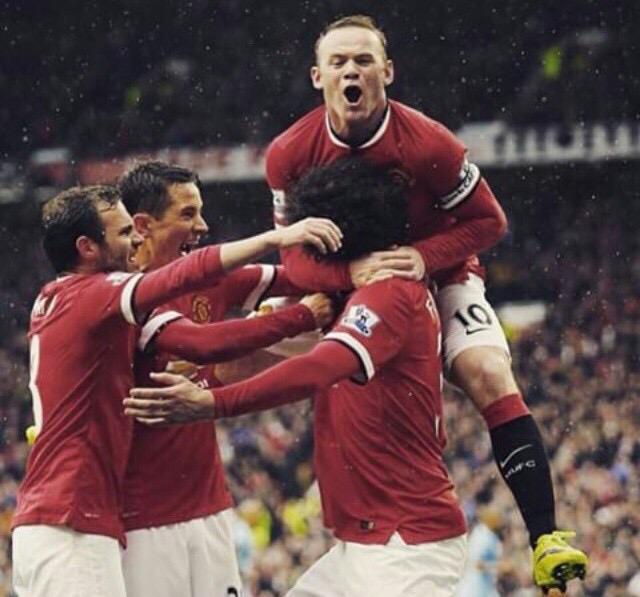 Fellaini's tweet image. Great atmosphere this afternoon at old trafford... Thanks for your support #mufc #happy