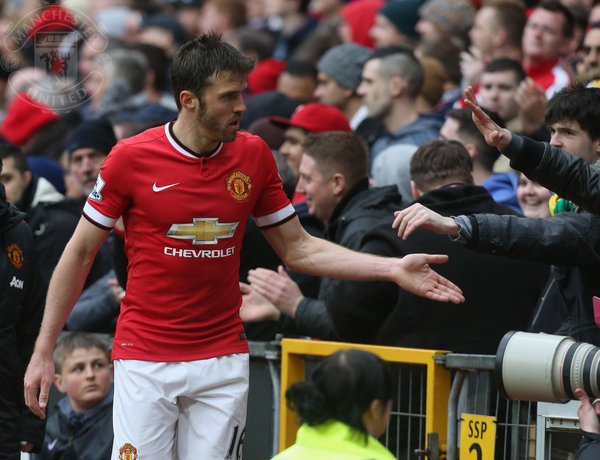 ManUtd's tweet photo. Louis van Gaal explains why Michael Carrick was forced to leave the pitch before full-time: http://t.co/FqYUFzJwm1 http://t.co/kF2jOpPrFK