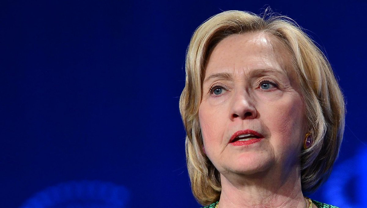 TheOnion's tweet image. Hillary Clinton To Nation: ‘Do Not Fuck This Up For Me’ onion.com/1Ere5fk