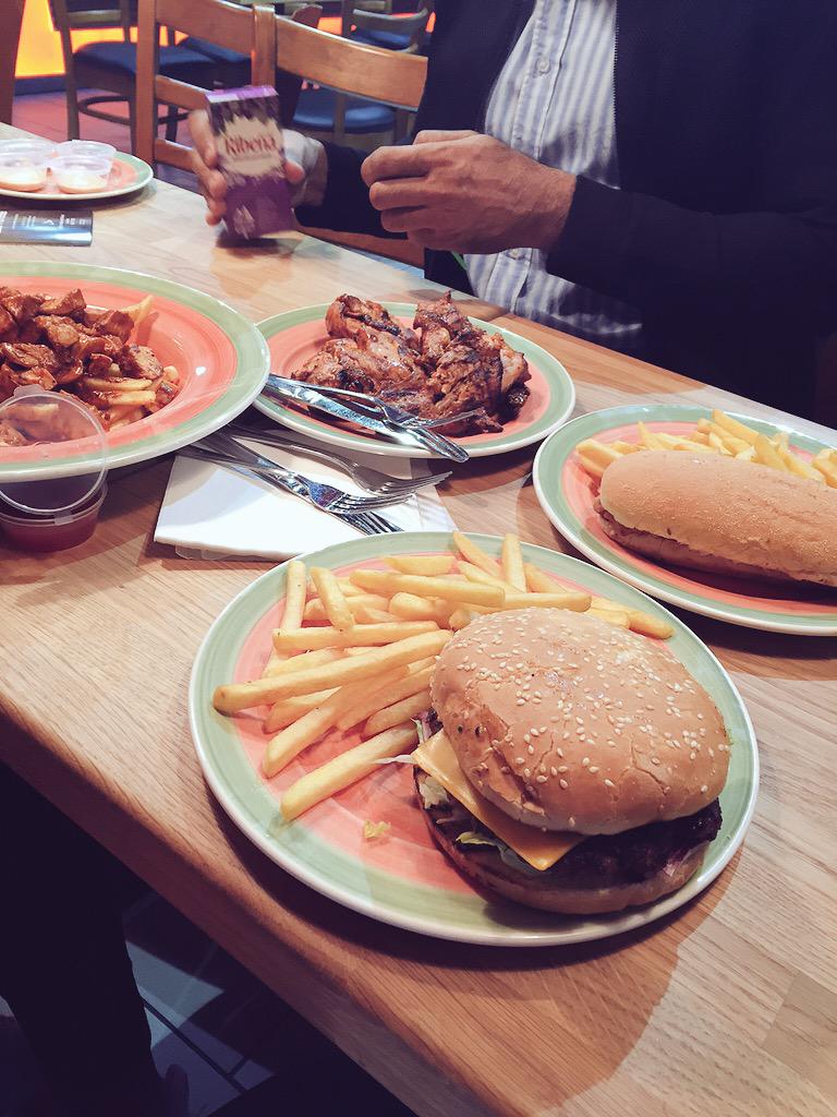sshabir95's tweet photo. New bbq express @ elephant and castle😍😍 ! @BBQexp_official http://t.co/fyvEbBorYb