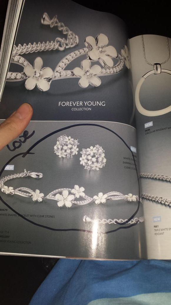 PINKMURRON's tweet photo. I just want  everything  from  this  book  @fogarty_kevin  @amyhuberman @newbridgesilver http://t.co/JwRRpBlrVD